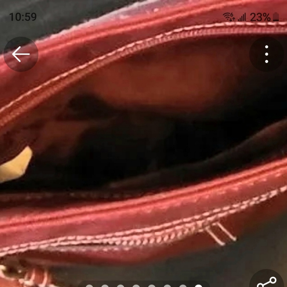 Womans red leather hand purse. - Picture 6 of 7
